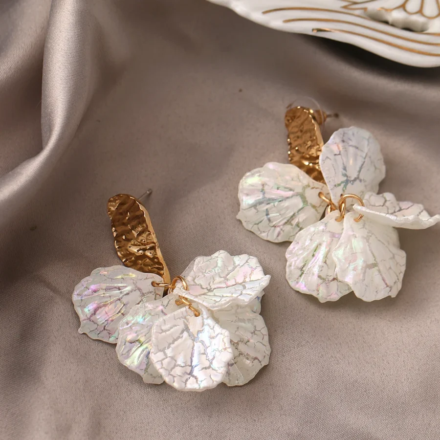 Korean White Acrylic Flower Petal Drop Earrings For Women's Fashion Statement Shell Flower Trend Alloy Pendant Earring Jewellery - Image 2