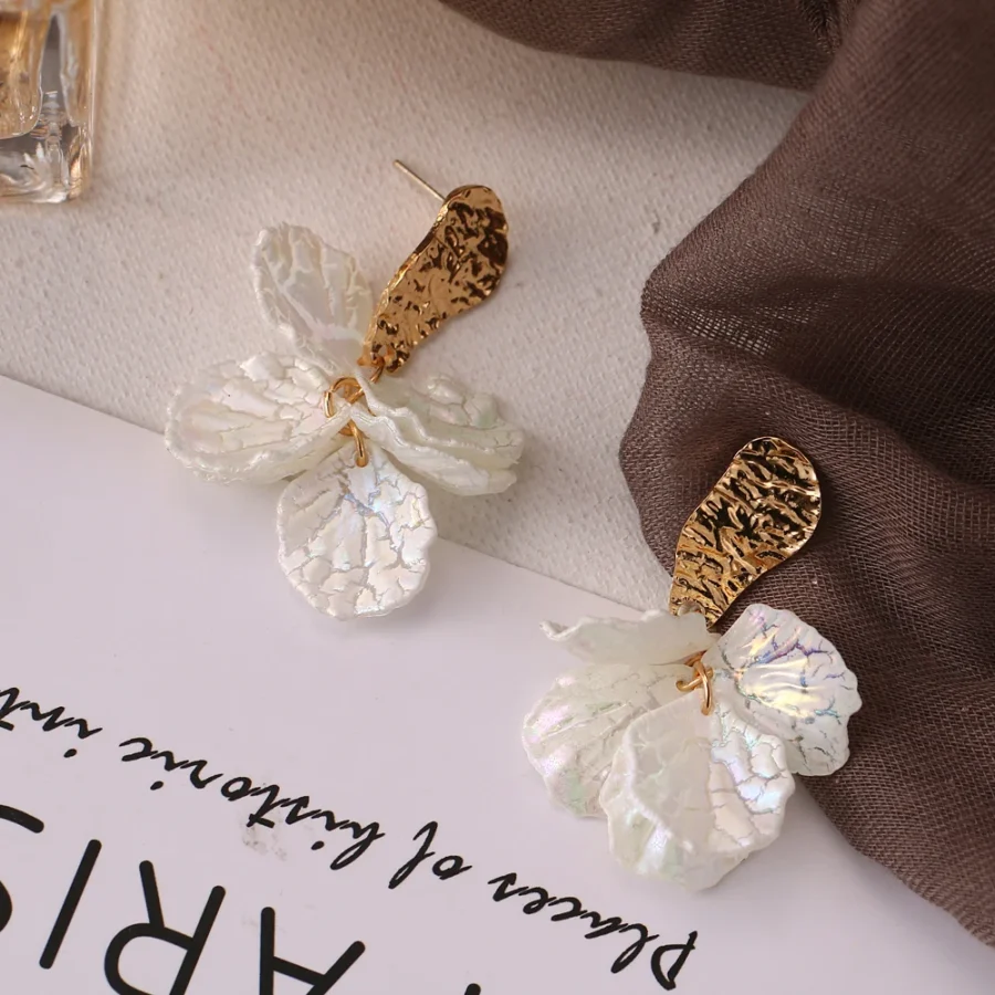 Korean White Acrylic Flower Petal Drop Earrings For Women's Fashion Statement Shell Flower Trend Alloy Pendant Earring Jewellery - Image 5