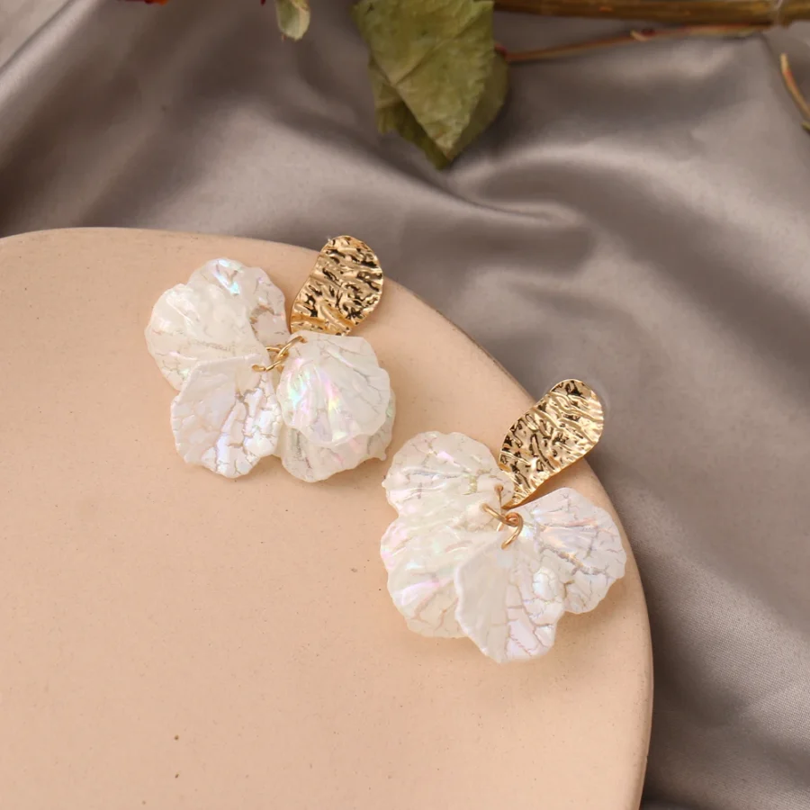 Korean White Acrylic Flower Petal Drop Earrings For Women's Fashion Statement Shell Flower Trend Alloy Pendant Earring Jewellery - Image 4